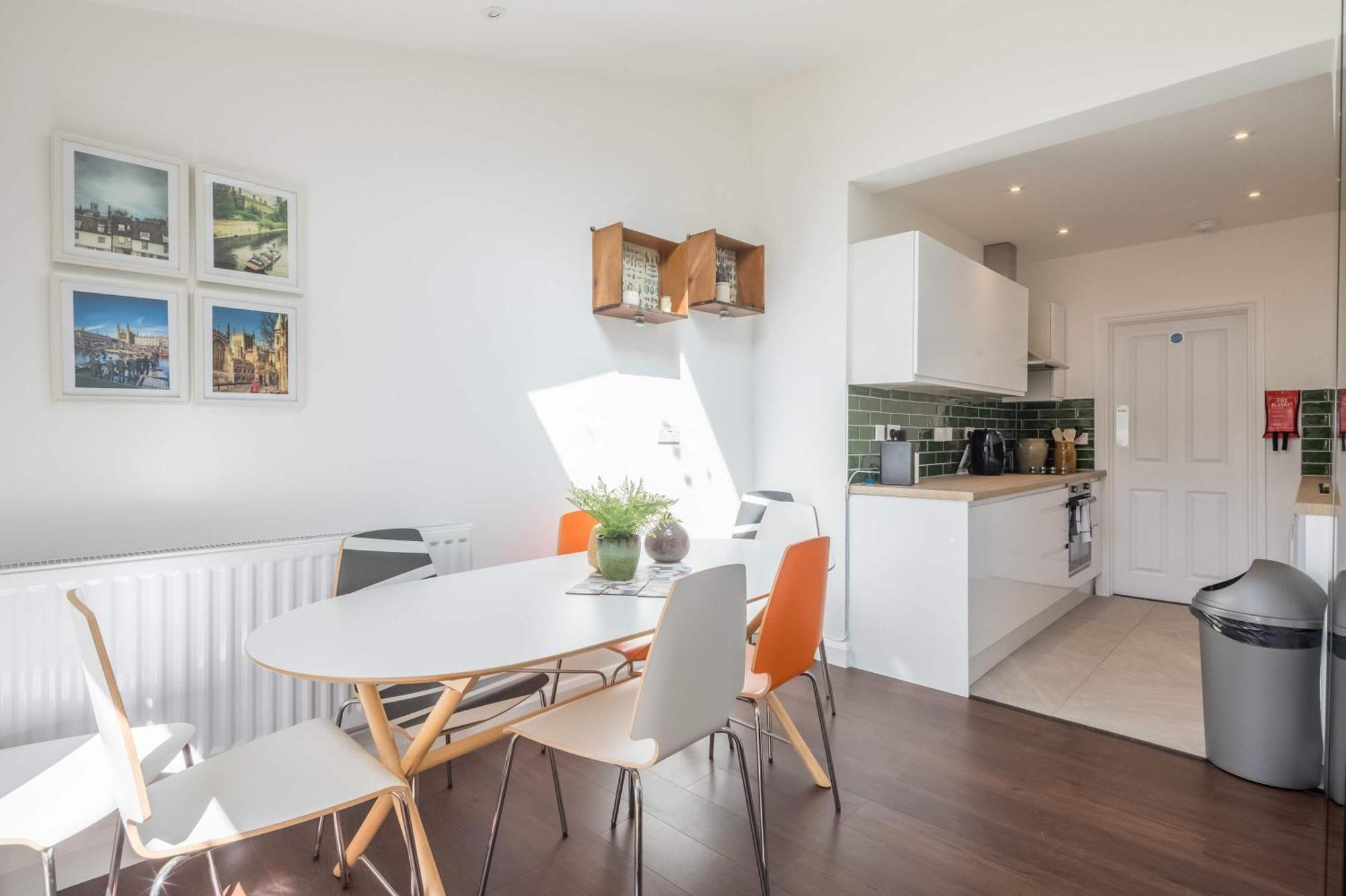 Modern 4-bedroom Detached In With Parking Cambridge (Cambridgeshire)