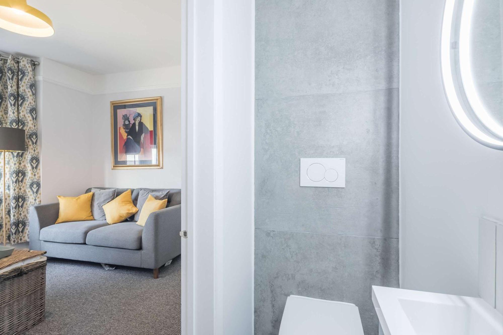Modern 4-bedroom Detached In With Parking Rumah liburan *