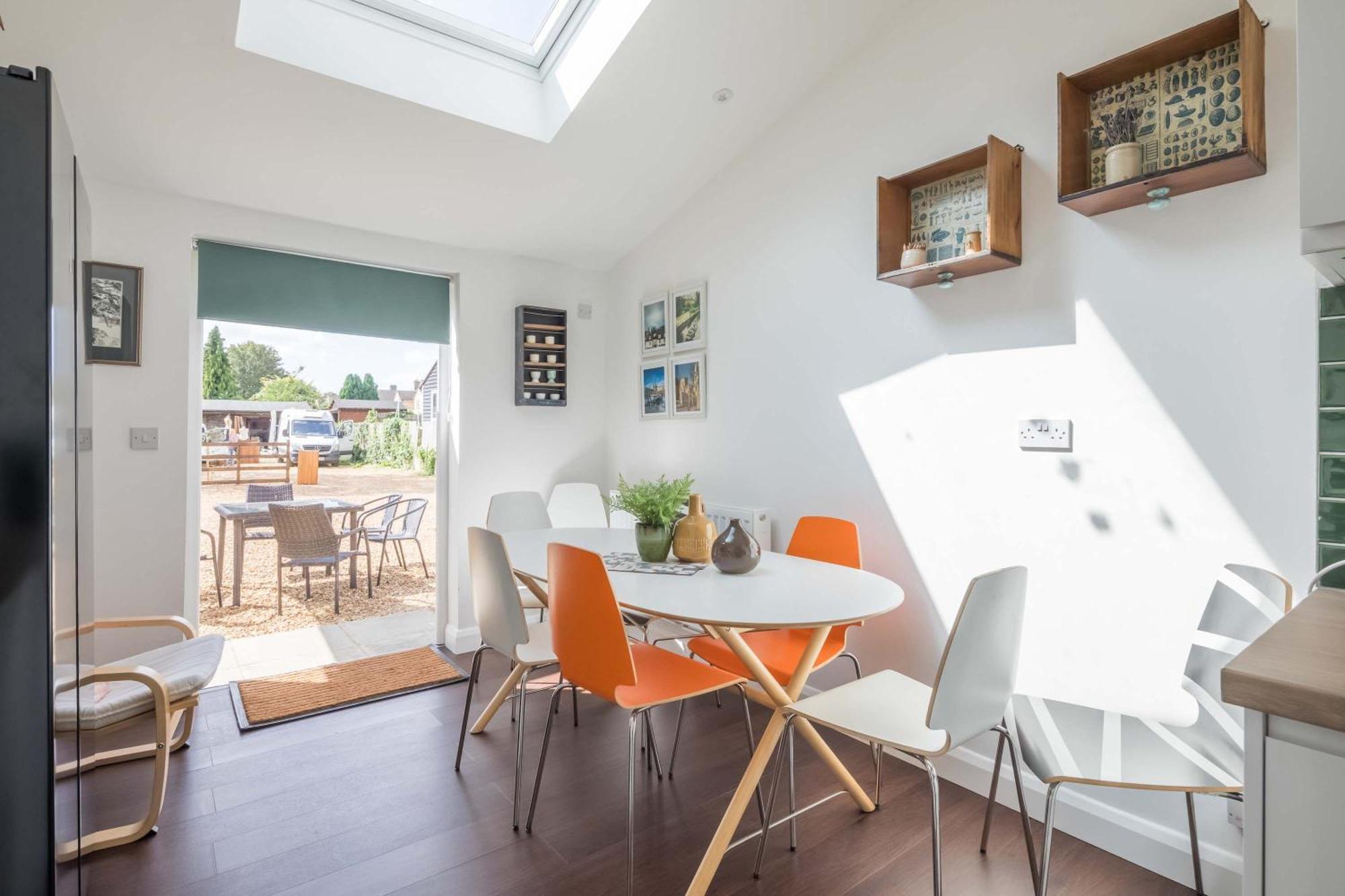 Modern 4-bedroom Detached In With Parking * Cambridge (Cambridgeshire)