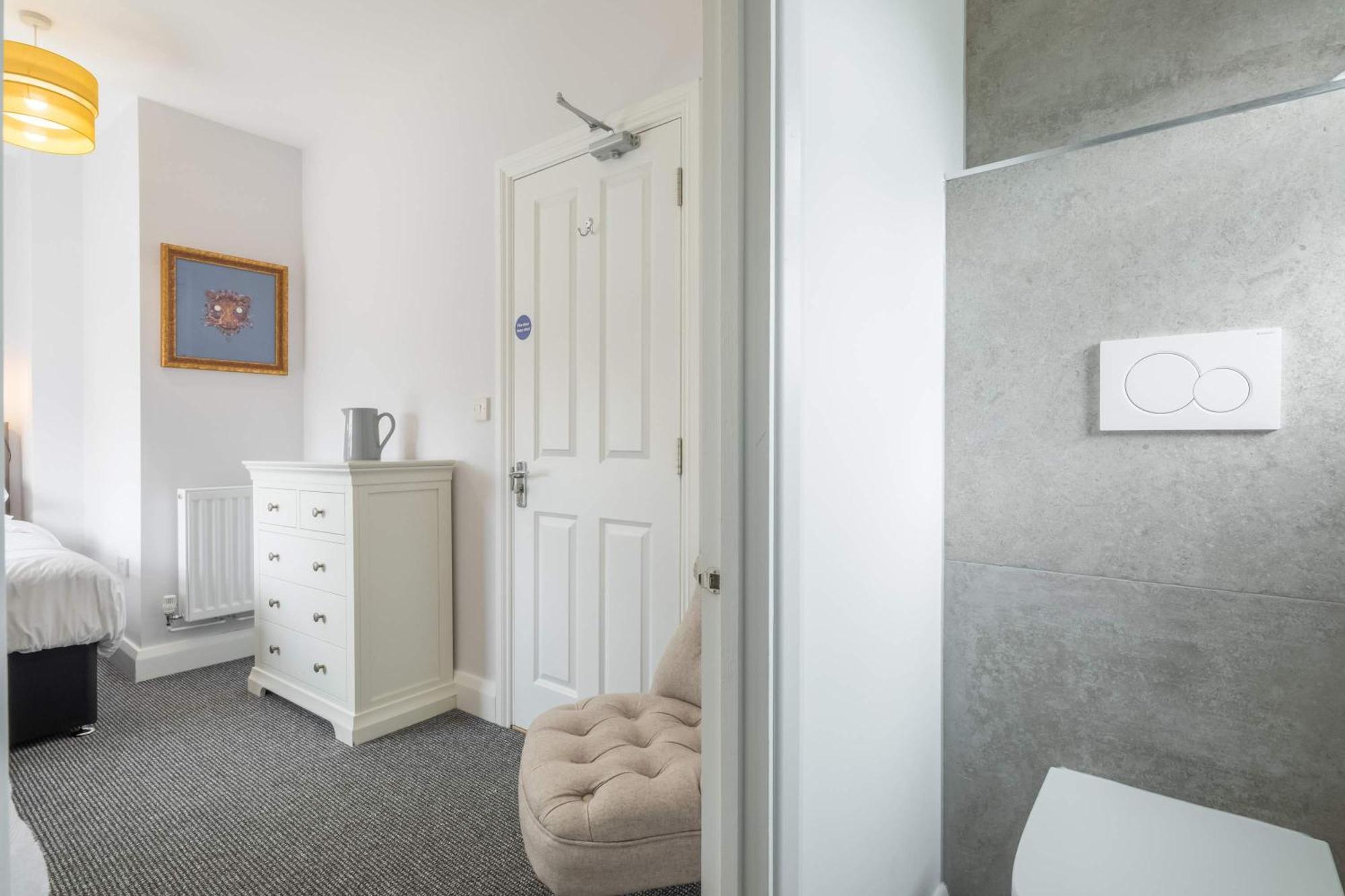 Modern 4-bedroom Detached In With Parking * Cambridge (Cambridgeshire)
